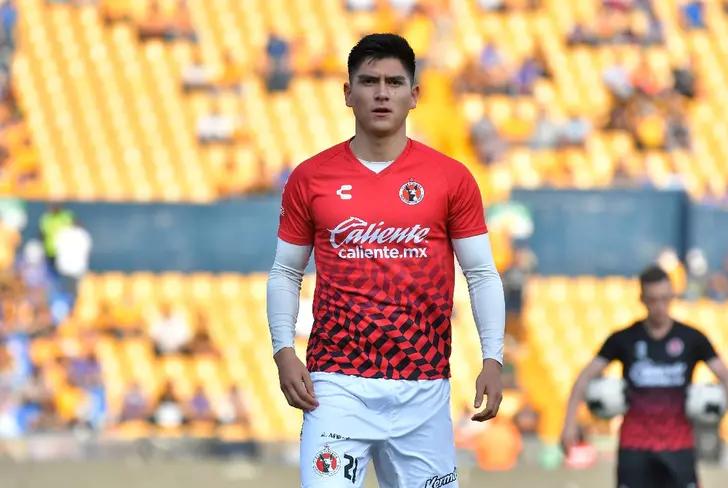 Vladimir Loroña jugando con Tijuana en el Apertura 2022. | Foto: Imago7