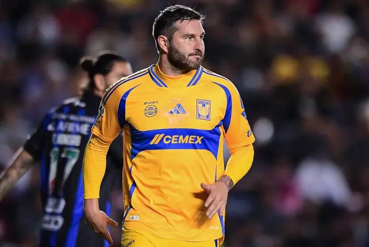 André-Pierre Gignac enfrentando al Club Querétaro | Foto: Imago7