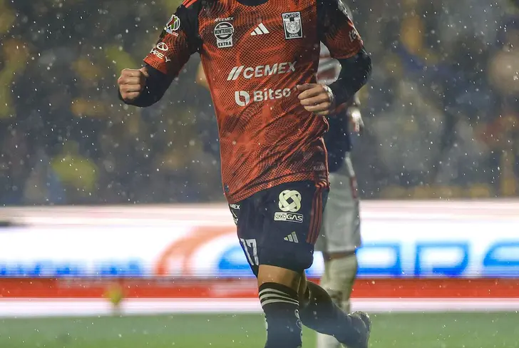 Sebastián Córdova en partido vs Chivas.