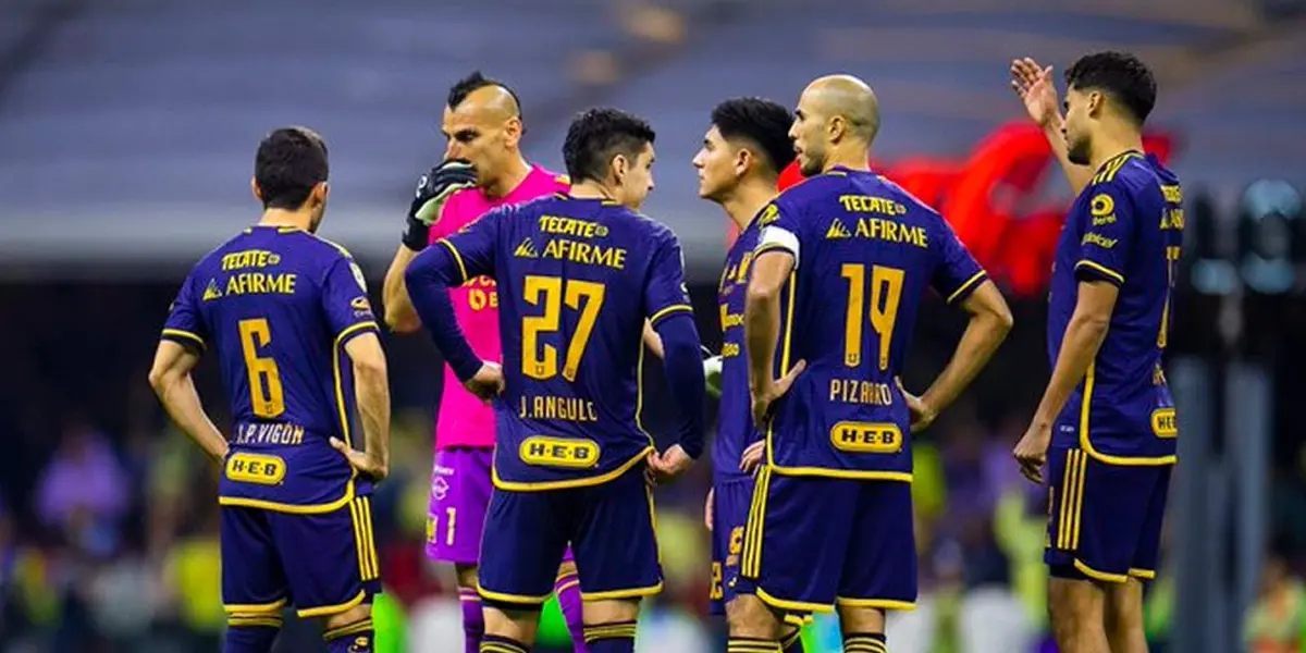 La U terminó jugando con ocho jugadores la final en el Azteca