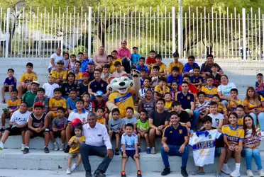 Tres jugadores del plantel convivieron con niños y jóvenes.